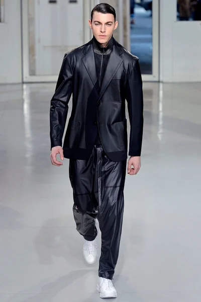 Look 17